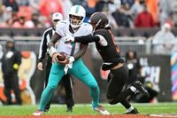 Dolphins bench Tua Tagovailoa vs. Browns; Mike McDaniel says ‘everything’s on the table’
