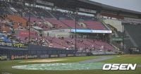 [사진]내야 방수포 덮힌 LG-키움 잠실경기 : 네이트 스포츠