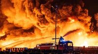Großbrand auf Firmengelände in Ahlen – Feuerwehrmann wird verletzt