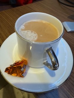 Fincanın formu fotoğrafta neden değişiyor?