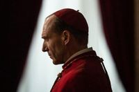La muerte del Papa ha provocado que todo el mundo vuelva a ver 'Cónclave'. Los visionados se han multiplicado un 283%