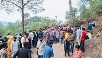 Soldier among 4 dead, 43 injured in Mendhar accident - greaterkashmir