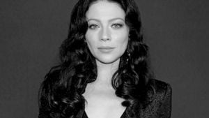 Beloved Actress Michelle Trachtenberg Dies At 39