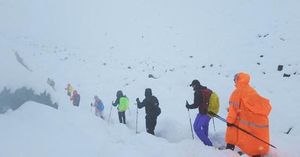 Rescue Teams Save Hundreds After Everest Blizzard Strikes