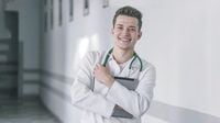La adjudicación MIR 2025 ya está en marcha: Sanidad entrega las primeras plazas a los médicos residentes