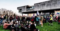 NSV! betoogt voor ‘remigratie’ in Gent, linkse betogers houden solidariteitsmars: sfeer is grimmig, politie massaal aanwezig