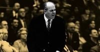 “You guys were about a dynasty. Here is where it is right here” – When Red Auerbach clapped back at Lakers fans after the 1984 Finals
