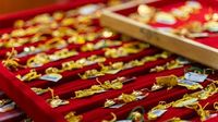 Bangalore Gold Rate Today Breaks Rs 1 Lakh Mark! What’s Next For 24,22, 18 K Gold Buyers in Karnataka?