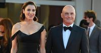 Luca Zingaretti e la storia d'amore con Luisa Ranieri: il colpo di fulmine sul set, il matrimonio, i figli e il segreto anti-crisi