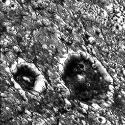 Ganymede'de Karanlık Kraterler