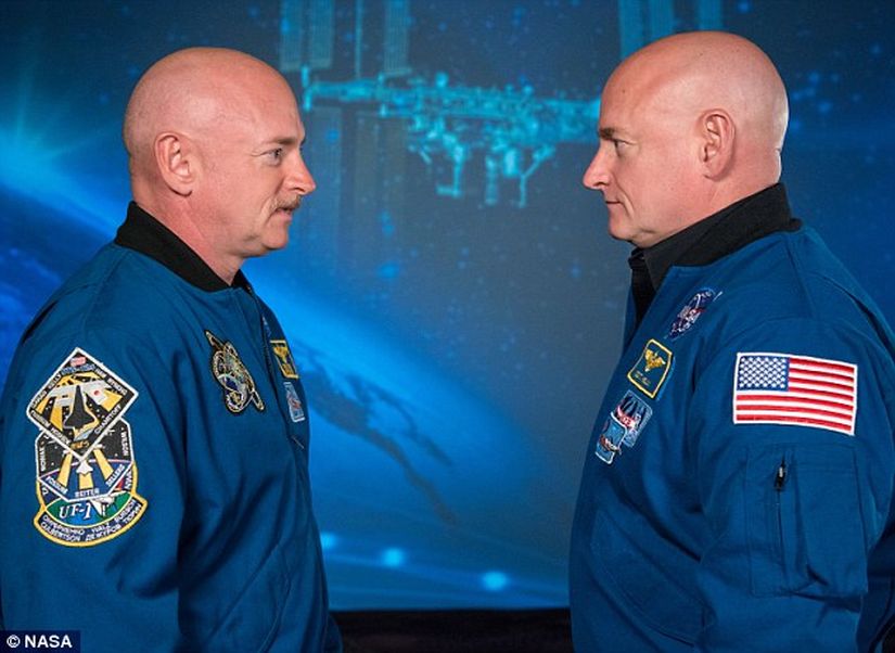 Mark Kelly (solda) ve Scott Kelly (sağda) NASA'nın mikro kütleçekimin insan vücudu üzerine olan etkileri konusundaki bir araştırmaya katılmışlardır.