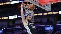 Spurs' Sandro Mamukelashvili put together best 19-minute stat line in NBA history to shock Knicks | Sporting News