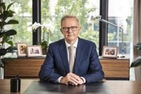 Australia expels Iran ambassador over alleged antisemitic arson attacks