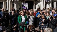UK Supreme Court says legal definition of ‘woman’ excludes trans women, in landmark ruling | CNN