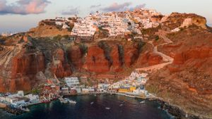 Santorini Shaken By Earthquakes Leads To Mass Evacuations