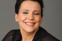 Ana Beatriz Nogueira testa positivo para Influenza e cancela peça - OFuxico