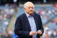 Cowboys Legend’s Strong Micah Parsons Message for Jerry Jones Amid Reports Linking Legendary LB to Dallas