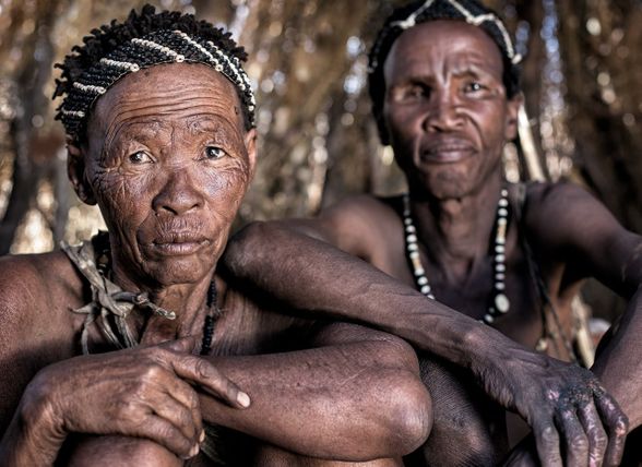 Günümüzde San kabilesi gibi kabilelerde gördüğümüz deri renkleri, çok büyük ihtimalle Afrikalı ortak atalarımızın deri rengini yansıtmaktadır.