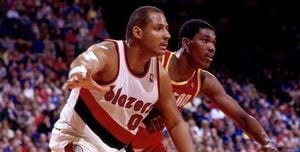 Durant Chases History As Rockets Face Blazers In Portland Showdown