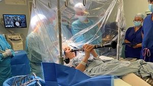 Parkinson’s Patient Plays Clarinet During Groundbreaking Surgery