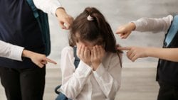 İnternetteki Cinsiyetçilik, Öğrencilerin Performansını Nasıl Etkiliyor?