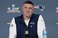 Mike Vrabel of Super Bowl-bound Patriots named NFL Coach of the Year