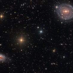 NGC 5101 ve Arkadaşları