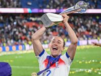 Bronze says she played through entire Euros with fractured leg