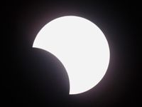 Sabato eclissi solare parziale visibile in Svizzera