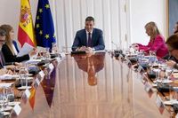 Pillada a Sánchez por un micro abierto en una reunión tras el apagón: 