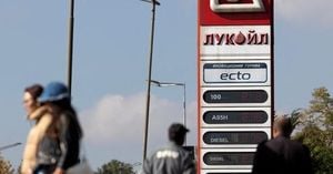 Bulgarian Lawmakers Override Veto To Seize Lukoil Refinery