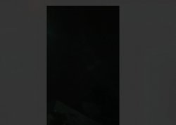 Işık hüzmesi neden yansıma kaynağı sabit kaldığında hareket etmeye devam ediyor?