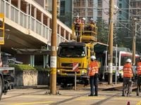 天悅站附近有吊臂車損毁架空電纜　部分輕鐵路綫改道 - RTHK