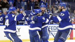 Tampa Bay Lightning Secure Sixth Straight Win Over Oilers