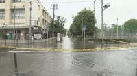 【速報】「浸水しないか心配」近所の人から心配の声…小学校前の道路で水道管破裂し冠水　授業は中止に　周囲では水の濁りも　大阪・城東区 | MBSニュース