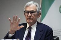Trump puts Powell in a political bind with rate-cut push
