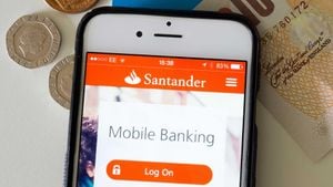 Santander Mobile App Disruptions Anger Users During Long Outage