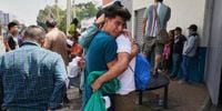 As Guatemalan kids sit in planes on tarmac, judge orders they stay in the US, for now