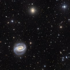 Nehirdeki Gökadalar: NGC 1300 ve NGC 1297