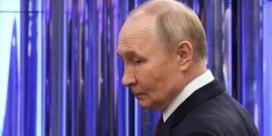 US Agencies Clash Over Putin Talks Amid Ukraine War