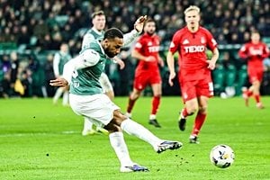 Junior Hoilett Leaves Hibs For Swindon In World Cup Bid