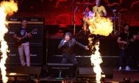 Argentina’s ''rock star'' president struggles to hit the right note (video)