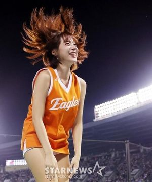 Fan Incident And Ha Ji-Won Apology Stir Baseball Crowd