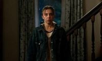 ‘Echo Valley’ Trailer – Sydney Sweeney Shows Up at Julianne Moore’s Door Covered in Blood