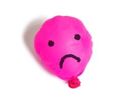 Eğlencenin Görünmeyen Bedeli: Balonların Yaban Hayatı Üzerindeki Ölümcül Etkileri ve Yasak Tartışmaları.