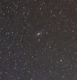 Galaksikerin merkezleri neden diğer bölgelerine göre daha parlak okuyor?