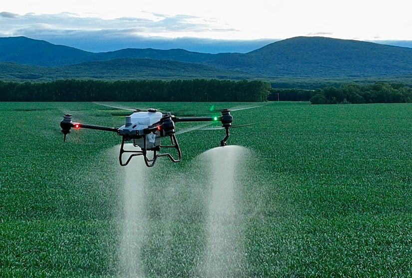 DJI Agras 40 adlı tarım ilacı püskürtme drone'u