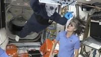 Kids News: NASA ‘alien’ greets SpaceX crew at space station