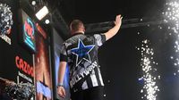 Stand up if you love the darts - Chris Dobey playing at home tonight and loving it