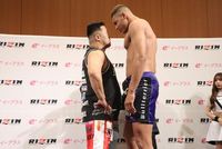 【RIZIN】カーライルが体重超過でノーコンテストルールで実施、メインはバンタム級王座戦・井上直樹に元谷友貴が挑戦、鈴木千裕は「最短で王座に返り咲く」vs.9連勝中ダウトベック、グスタボvs.DEEP王者・野村駿太も＝3月30日（日）『RIZIN.50』（ゴング格闘技） - Yahoo!ニュース